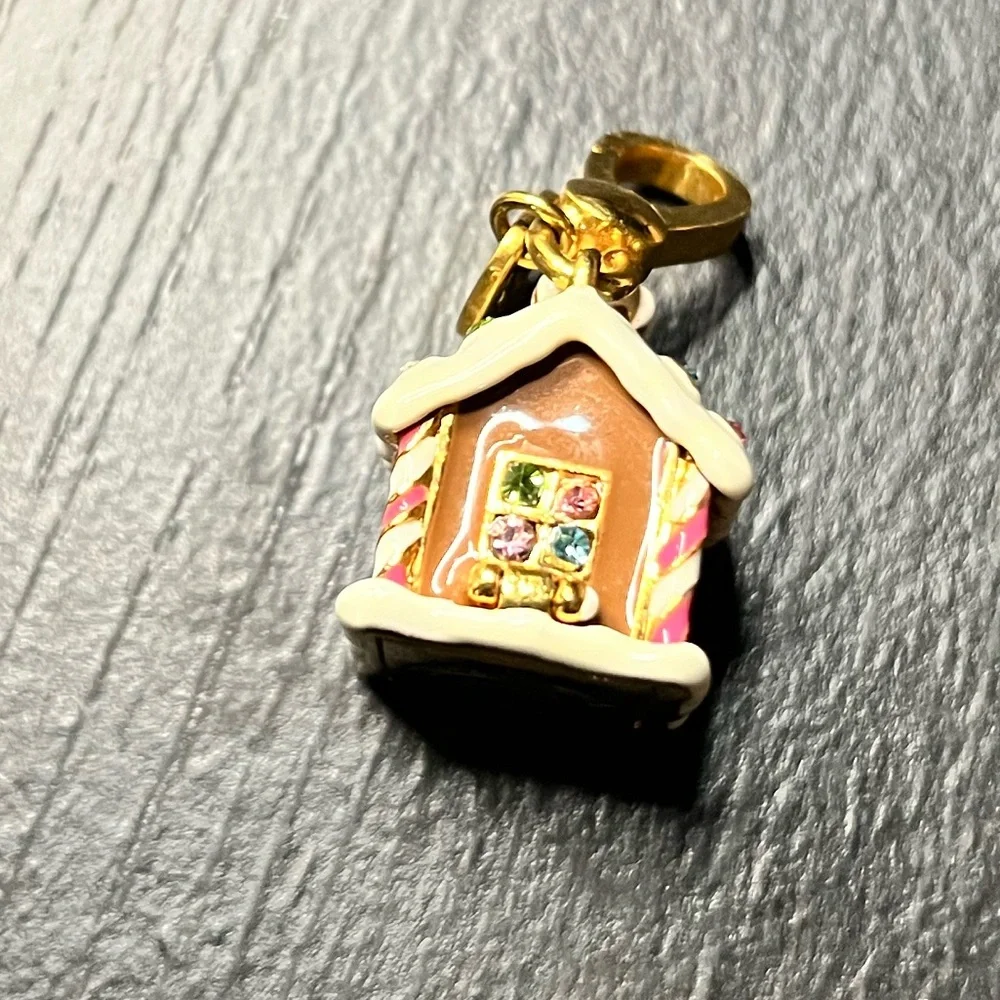 Juicy Couture 2007 Bracelet Charm Gingerbread House limited edition - Picture 6 of 8